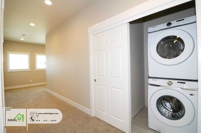 Building Photo - 6677 Bandito Dr