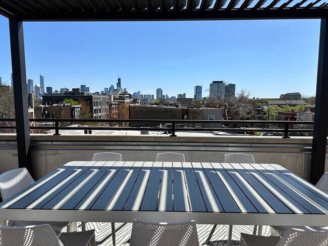 Building Photo - 1930 N Halsted St