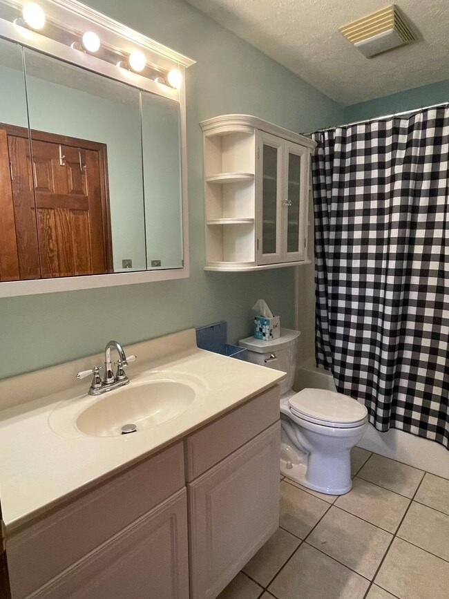 Building Photo - 5233A Beechcrest Dr
