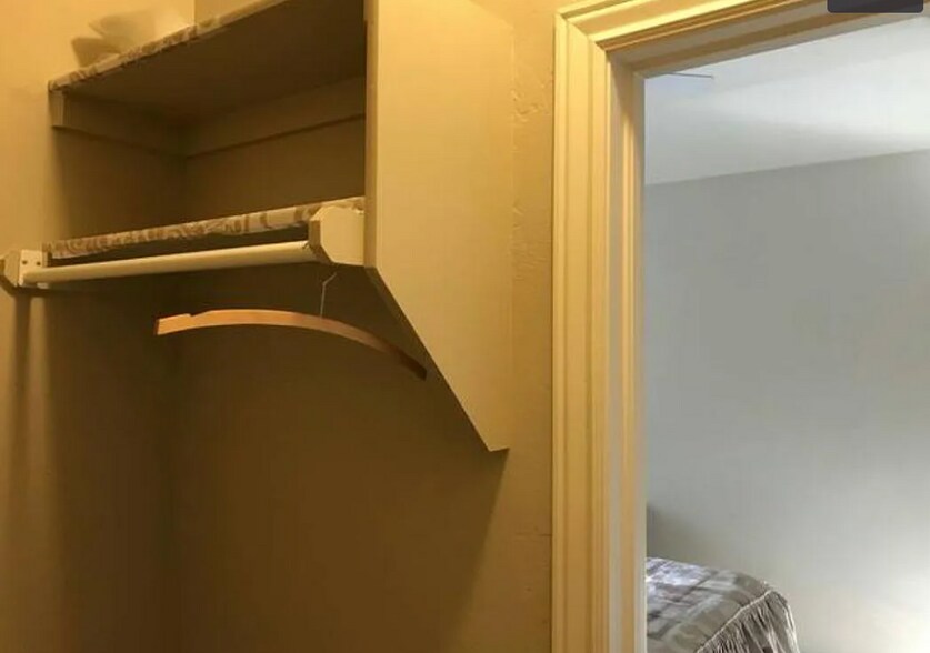 closet of the guest bedroom - 4413 Spyglass Dr