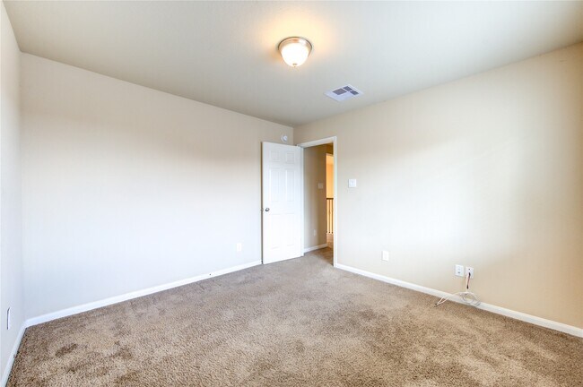 Building Photo - 15727 Whisper Woods Dr