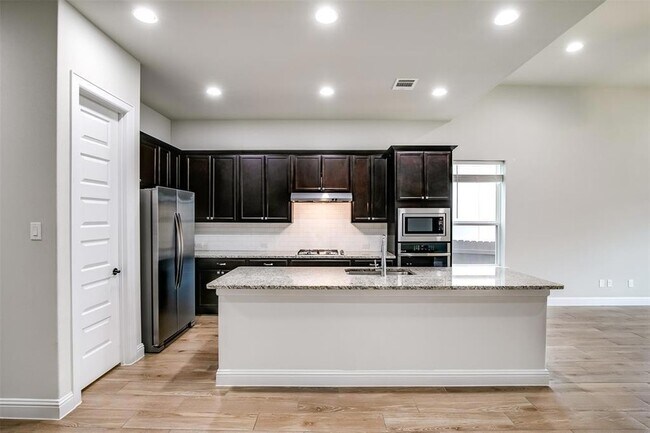 Building Photo - 600 C-Bar Ranch Trl
