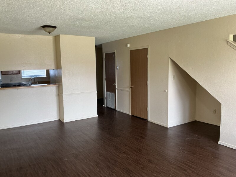 Building Photo - 4301 Yorkshire Dr