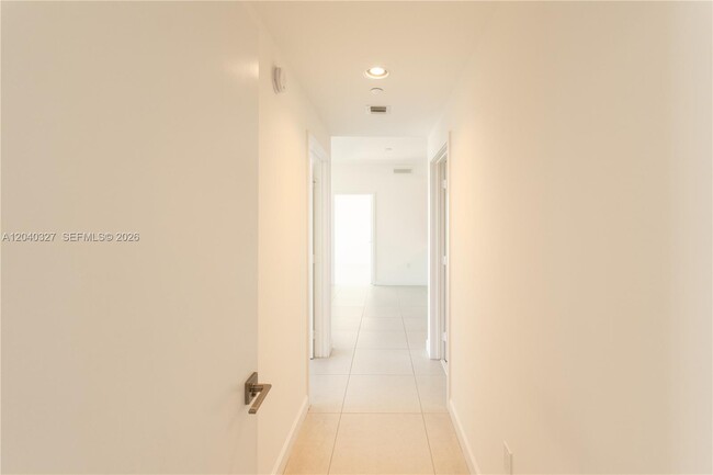Building Photo - 5350 NW 84th Ave