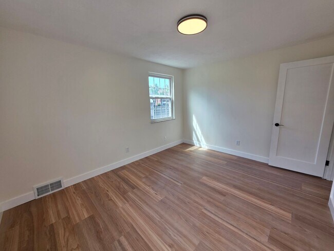 Building Photo - Fully Updated 3-bedroom, 2-bathroom house for rent in North Allegheny School District!