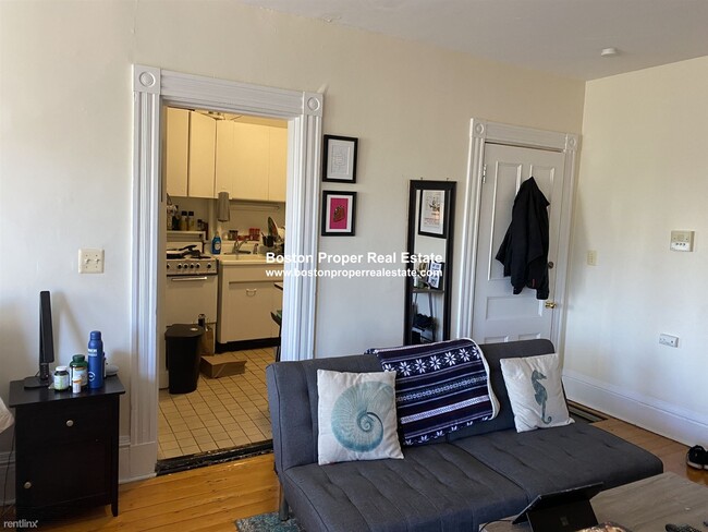 Building Photo - 371 Commonwealth Avenue