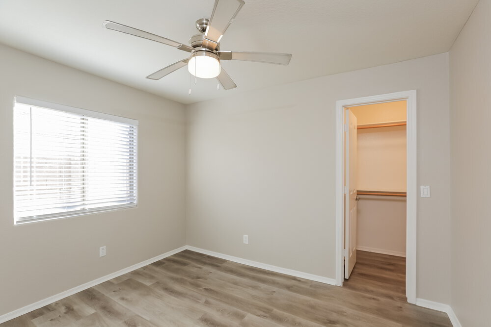 Building Photo - 13177 W Desert Ln