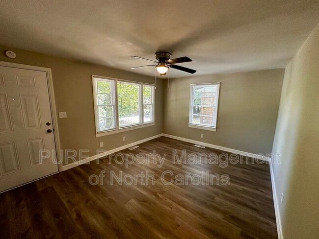 Building Photo - 221 Bookington Dr