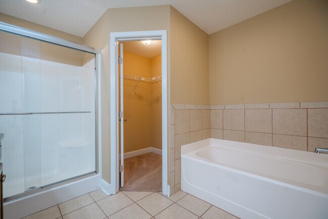 Building Photo - 59 Forest St NE