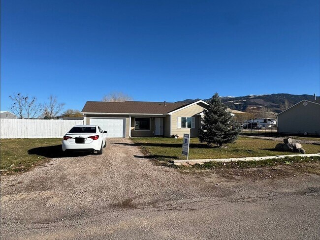 Building Photo - Ranch Rambler in Enoch