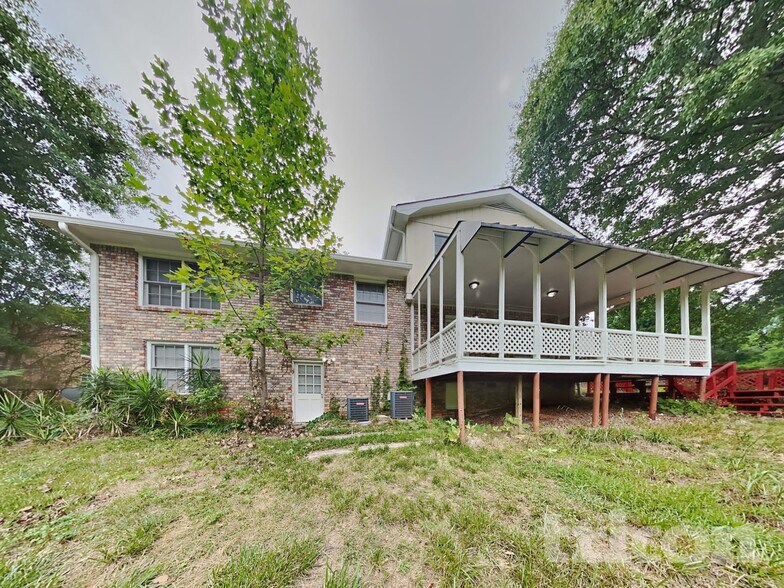 Building Photo - 5181 Vivid Dr SW