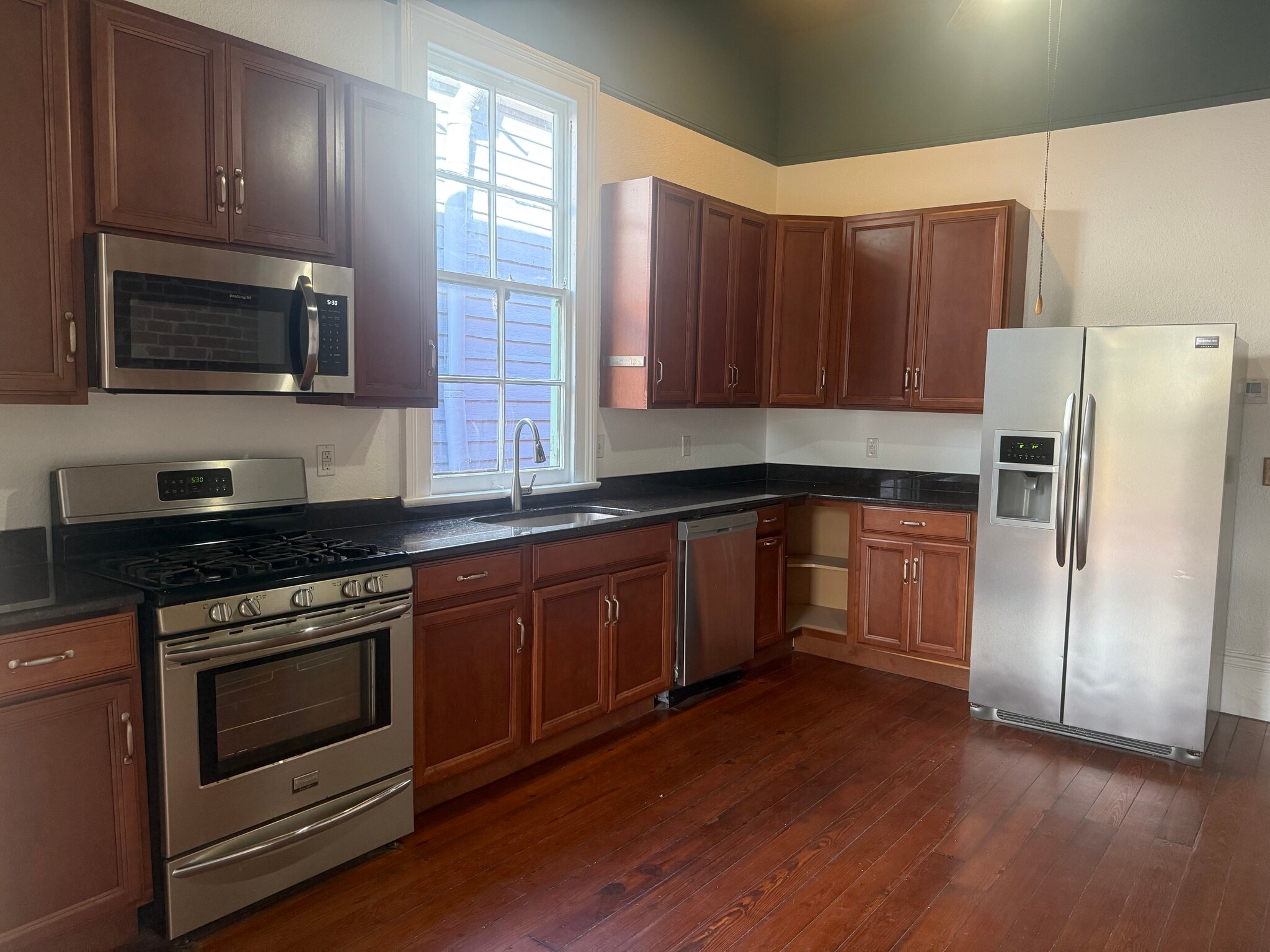 Kitchen with stainless steel appliances and dishwasher - 440 S Rendon St