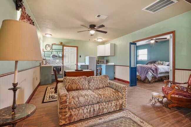 Building Photo - 5003 Mockingbird Ln