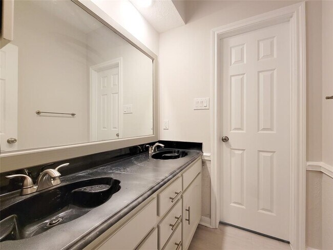 Building Photo - 12910 Golden Rainbow Dr