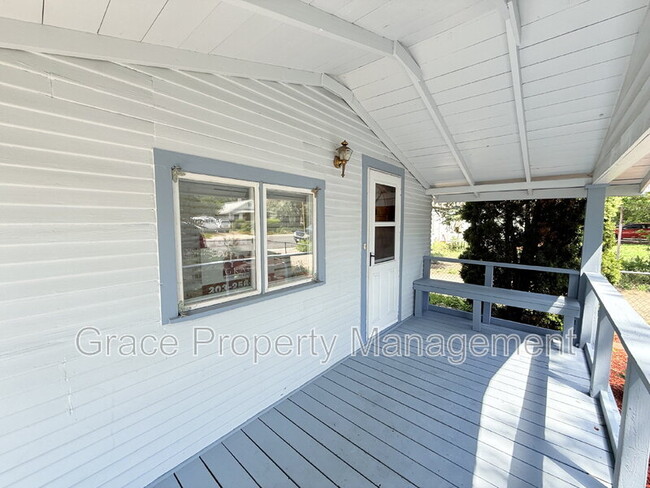 Building Photo - 5685 S Elmwood St