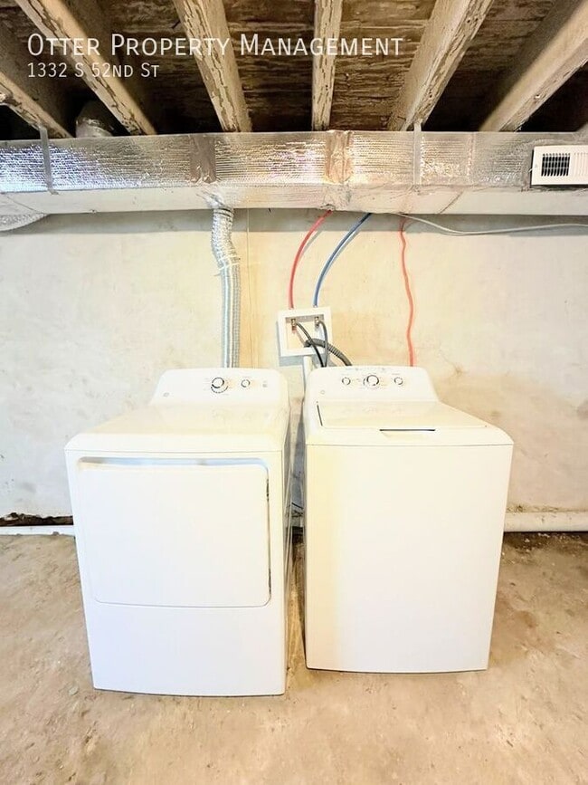 Building Photo - 1332 S 52nd St