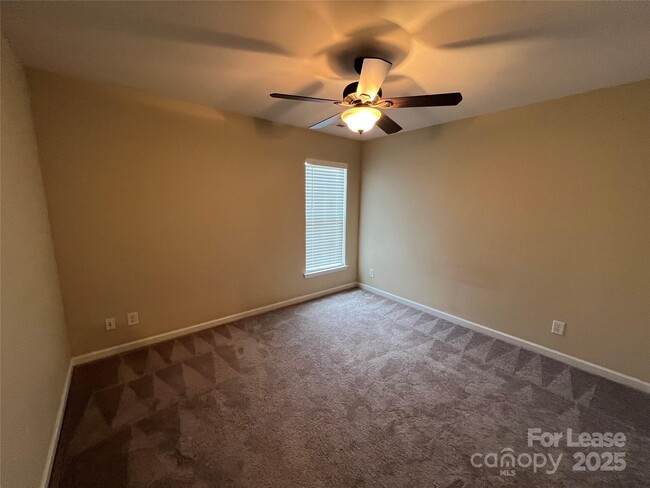Building Photo - 10010 Blakeney Preserve Dr