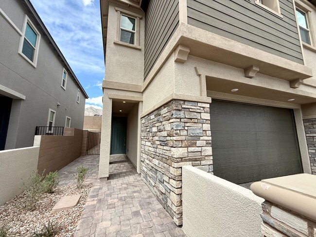 Building Photo - Modern Brand New Summerlin Home with 5 Bedrooms, Loft & Upgraded Finishes