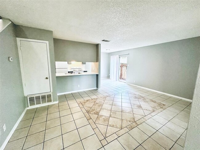 Building Photo - 1318 Southport Dr