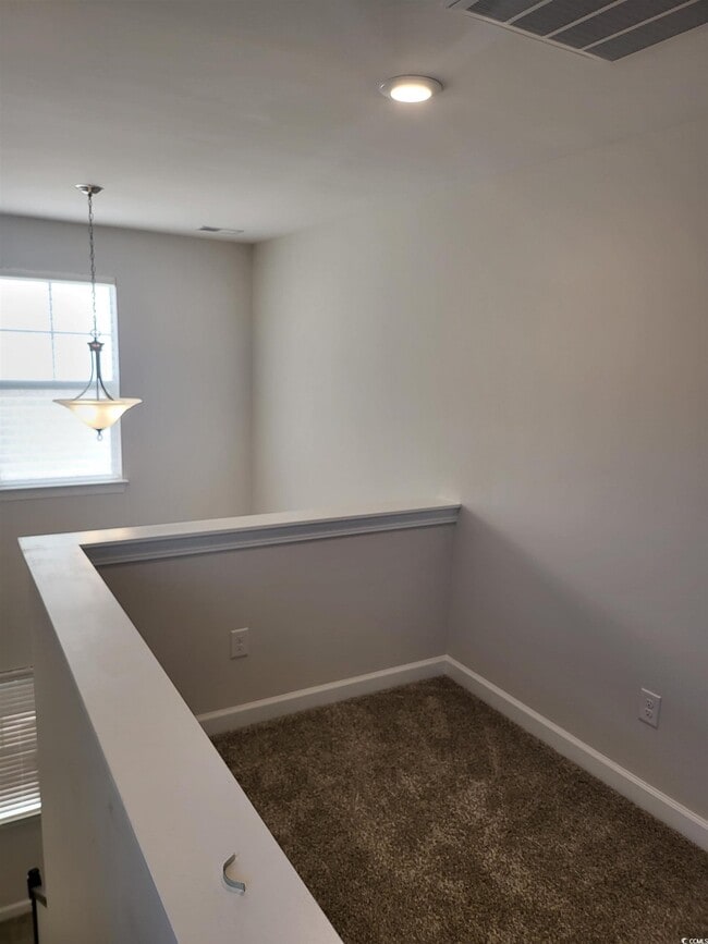 Building Photo - 236 Goldenrod Cir