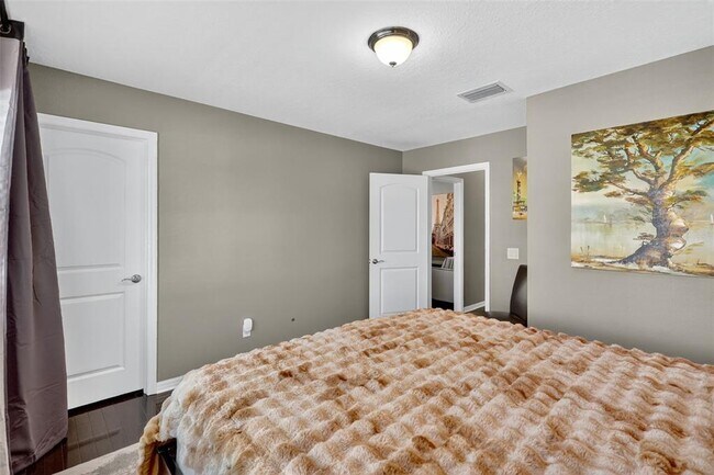 Building Photo - 4999 Oarsman Ct