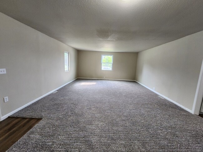 Building Photo - 3 Bedroom 1 Bath Home