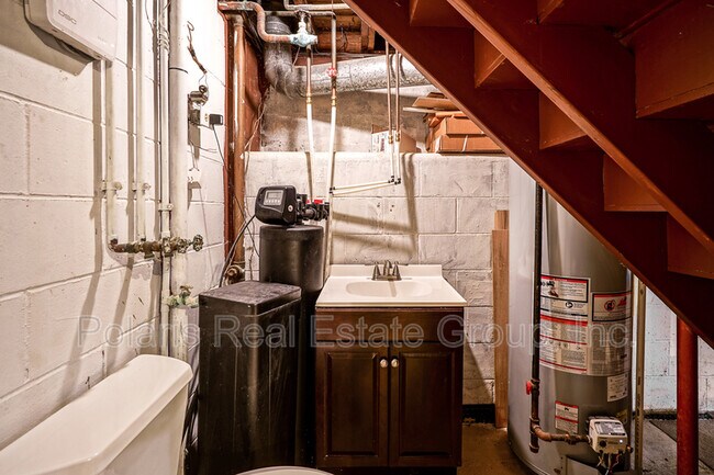 Building Photo - 40 Bailey Ct