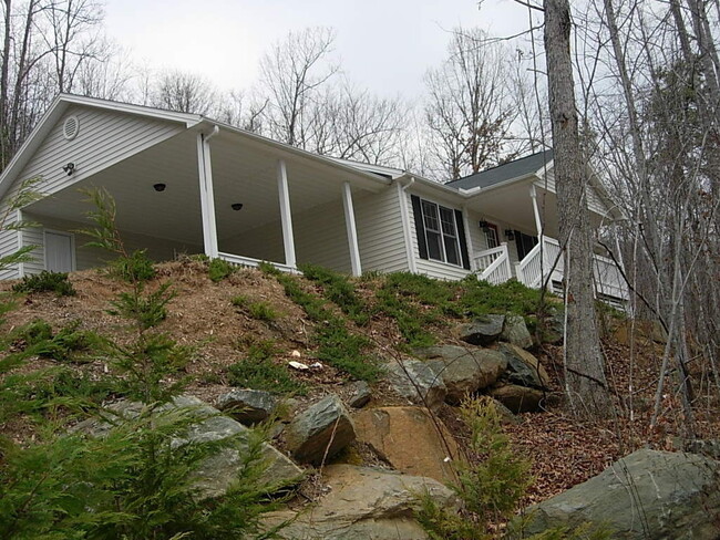 Building Photo - Rocky Creek Cottage