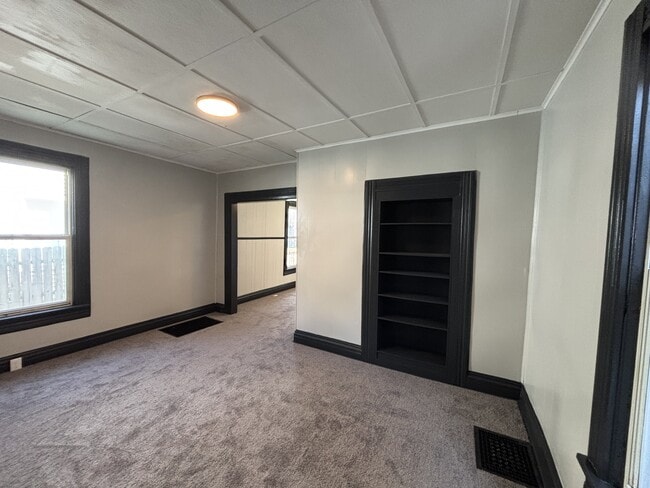 Building Photo - 527 5th St SW