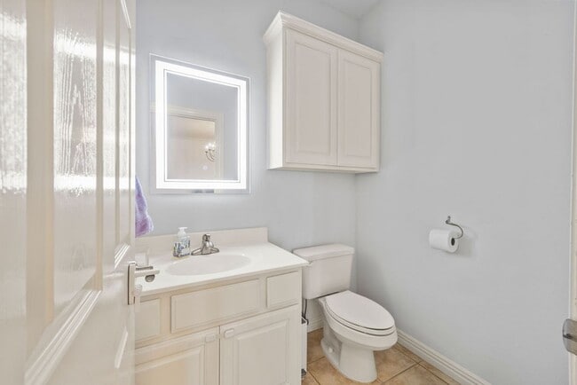 Building Photo - Spacious 3-Bedroom, 2.5 Bathroom Home in Woods Creek - Prime Bentonville Location