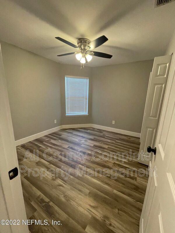 Building Photo - 72 7th St