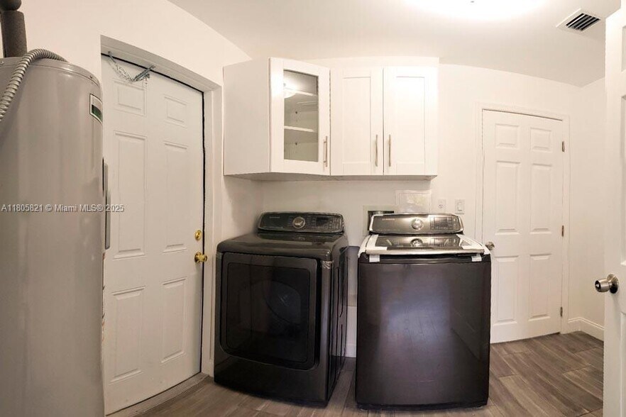 Building Photo - 6634 SW 76th Ter