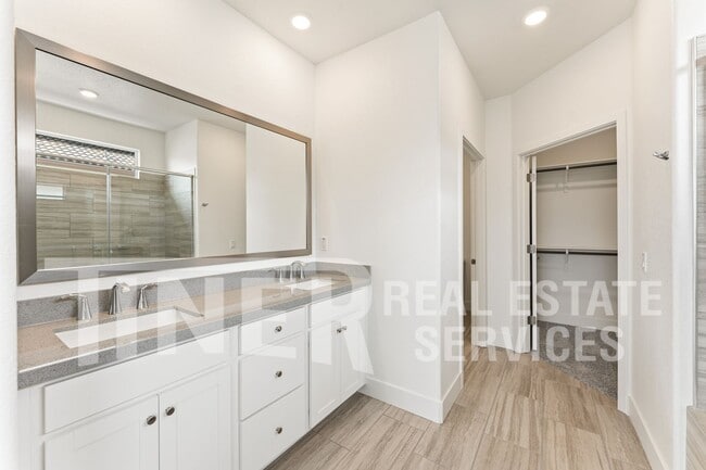 Building Photo - 2231 Oswego St