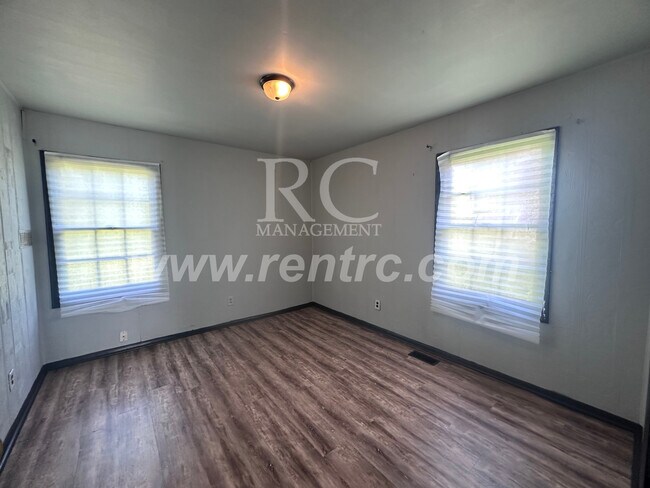 Building Photo - 1204 Giddings-