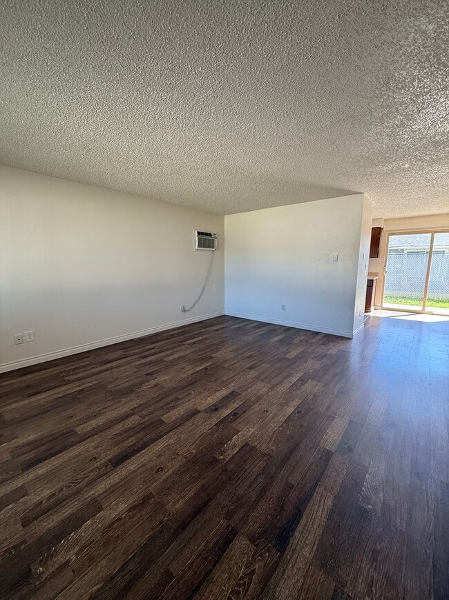 Building Photo - 141-143 E Home Ave