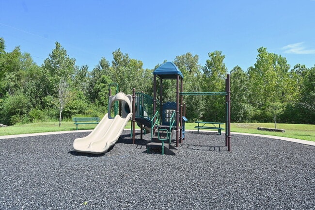 Building Photo - Minutes to Nashville! Stylish 2BR/2.5BA Goodlettsville Townhome