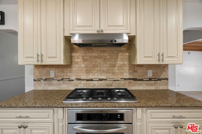 Building Photo - 5227 Etheldo Ave