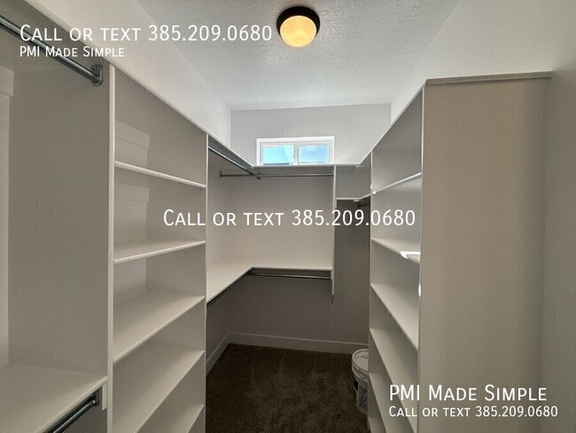 Building Photo - 1215 N 400 E