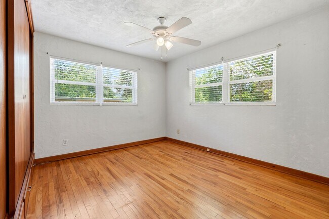 Building Photo - 1038 NE 21 Ave