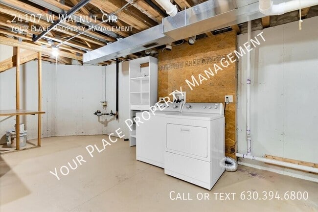 Building Photo - 24107 Walnut Cir