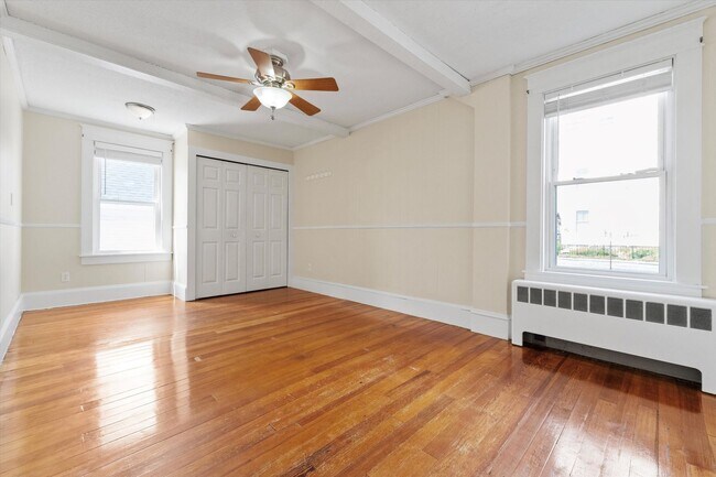 Building Photo - 164-162 Alsace St