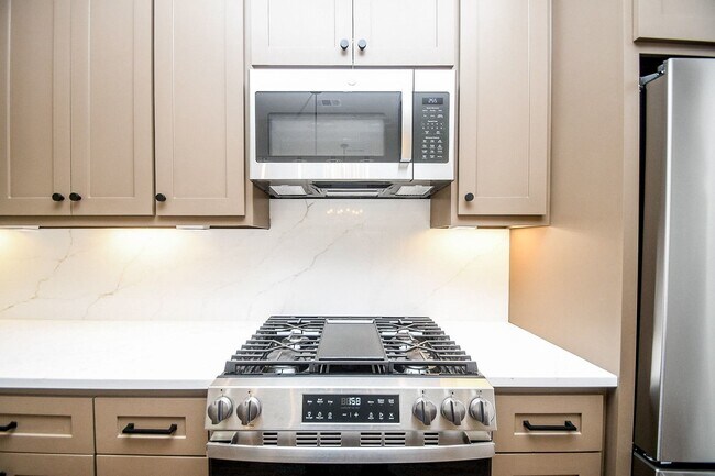 Building Photo - 4101 Victoria