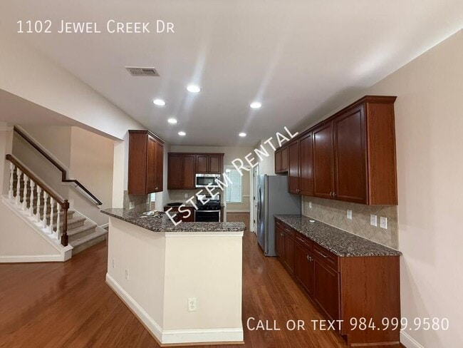 Building Photo - 1102 Jewel Creek Dr
