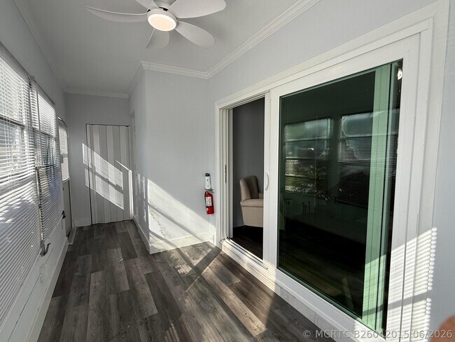 Building Photo - 2121 NE 42nd Ct