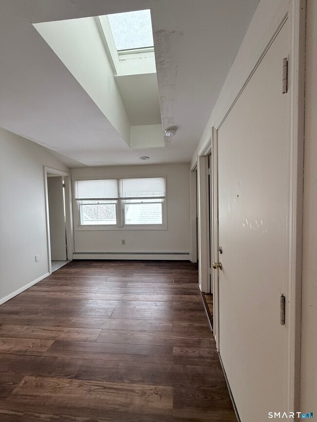 Building Photo - 341 Center St