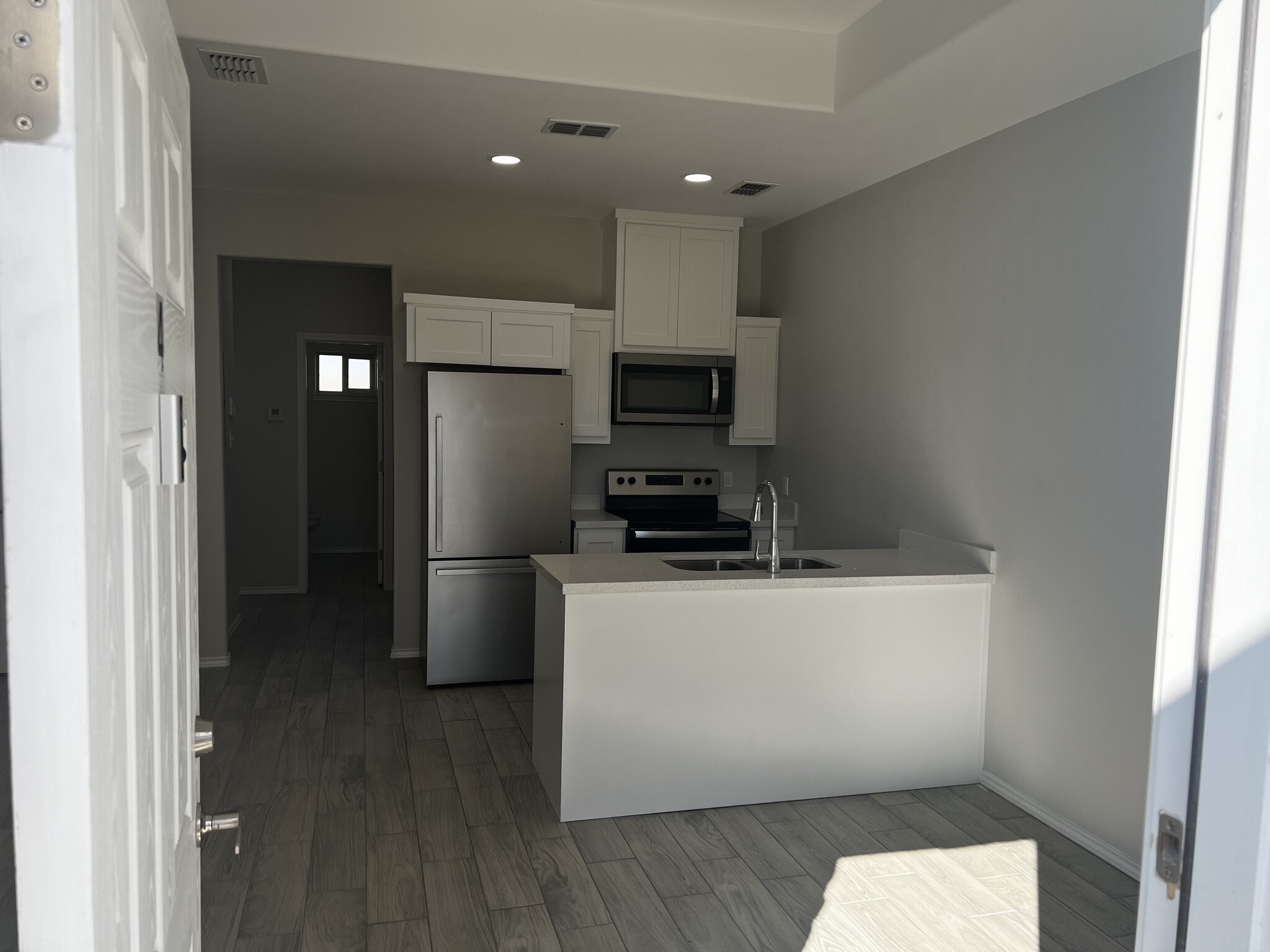 Building Photo - 5908 Sandpiper Ave