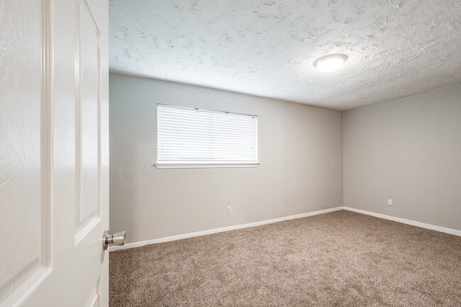 Building Photo - 318 Blue Tail Dr