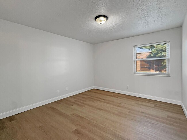 Building Photo - 5564 E Virginia St