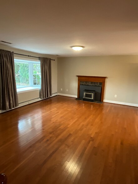 Building Photo - 5078 Broad Run Church Rd