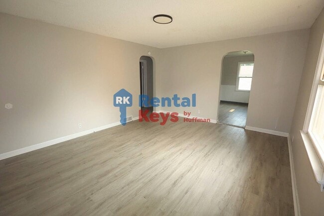 Building Photo - Two Bedroom House | Move in Ready